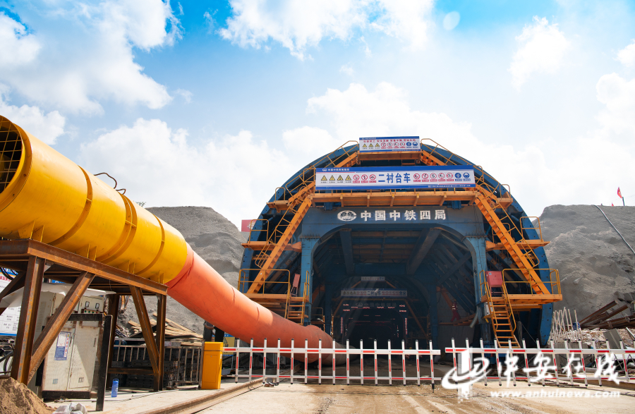 莱荣铁路二标玉皇山隧道进口（摄影：鲁颖）.jpg