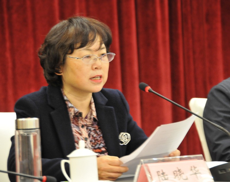 主持陆晓华.jpg