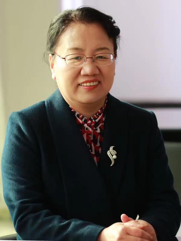 全国人大代表、民盟枣庄市委会委员、枣庄市第三中学教师孙晓颖。