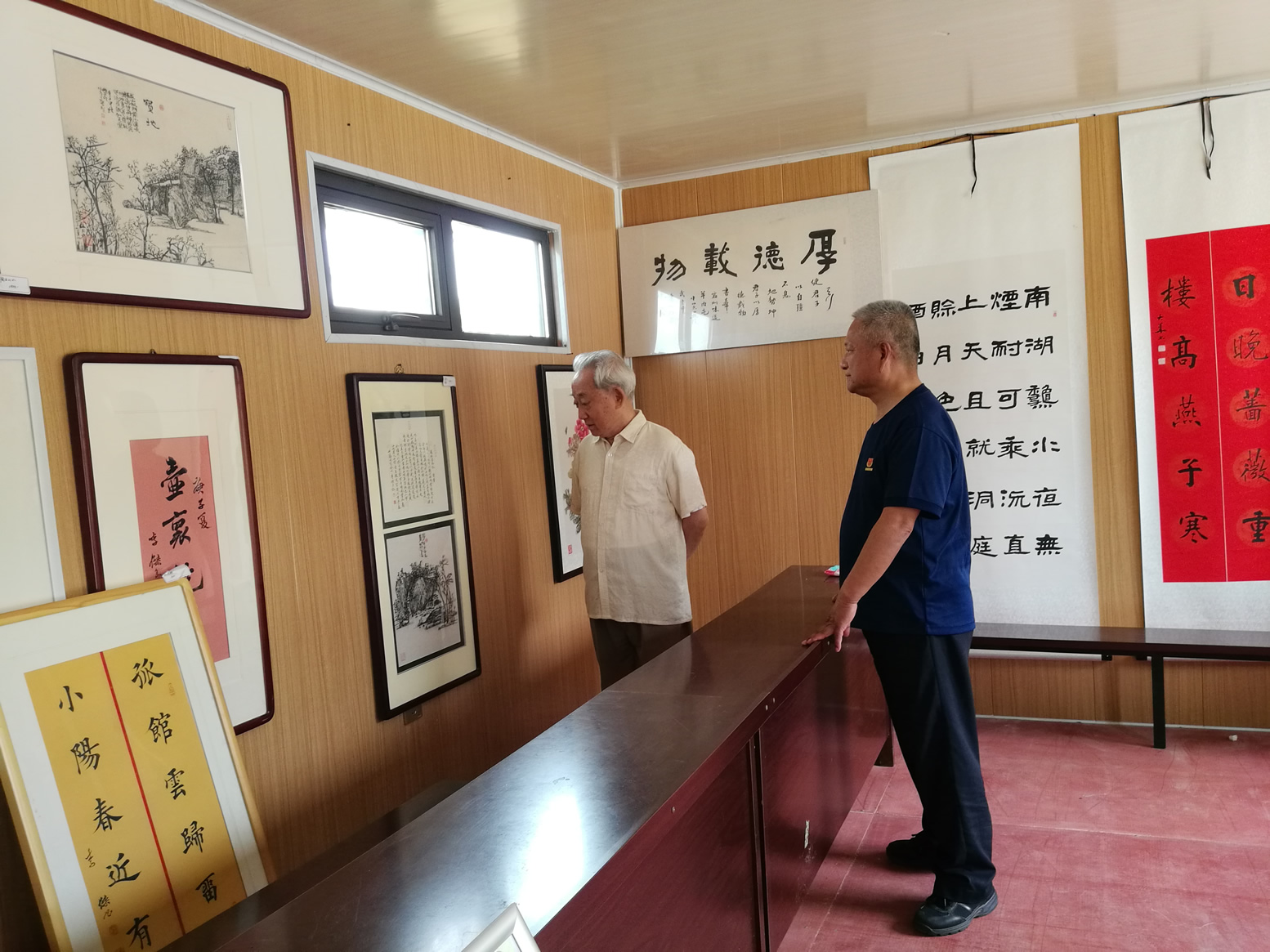 安徽省社会学学会名誉会长、皖韵书画研究院名誉院长 黄家海一行考察调研宿州市顺河镇美丽乡村文化(图4)